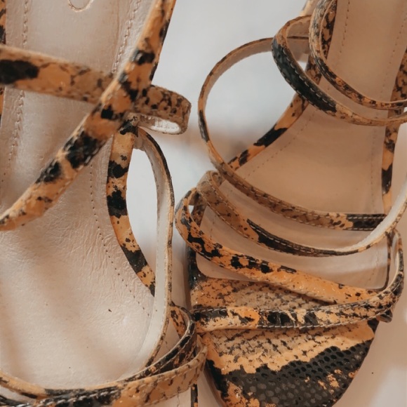 Aldo Yellow Snakeskin Heel - Picture 3 of 8